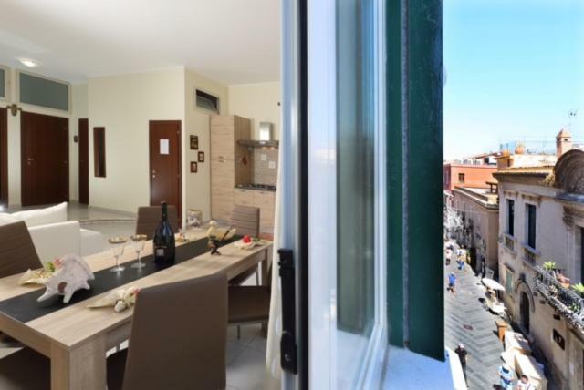 Corso Umberto Piazza Duomo Apartment ตาออร์มินา ภายนอก รูปภาพ